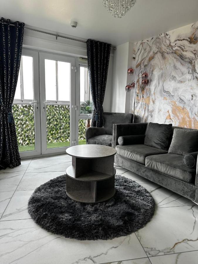 Two Bed Apartment With Balcony Slough,Windsor,Legoland Exterior photo